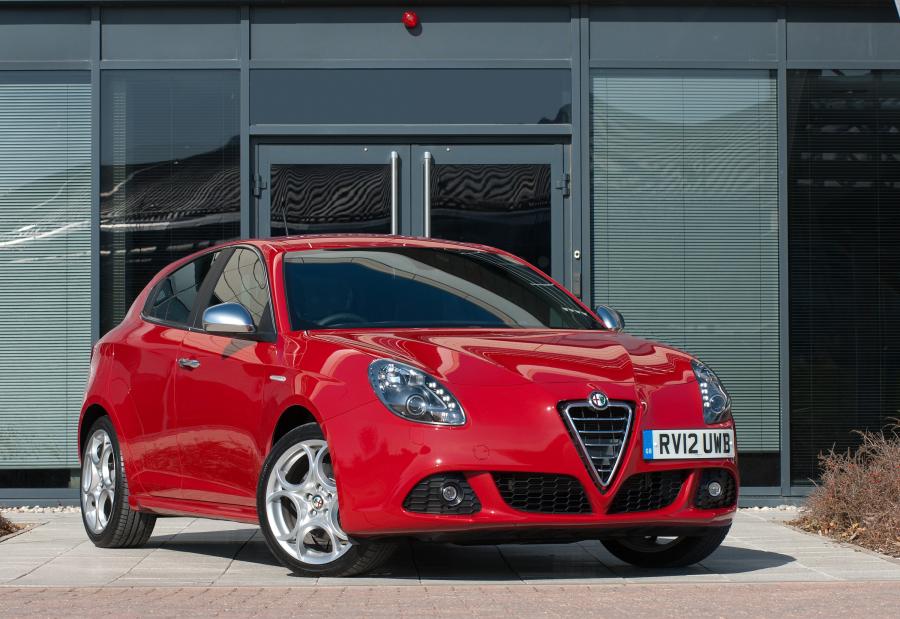  Alfa Romeo Giulietta 2010 года  (UK) (фото 25 из 67)